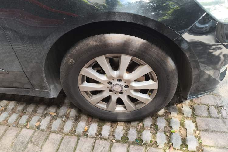Used Mercedes-Benz R-Class 2011 R 350 L 4MATIC Right Front Wheel Hub