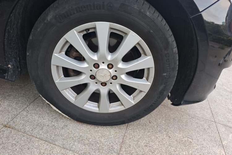 Used Mercedes-Benz R-Class 2011 R 300 L Business Model Right Front Wheel Hub