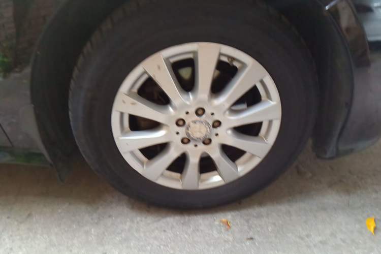 Used Mercedes-Benz R-Class 2011 R 300 L Business Model Right Front Wheel Hub