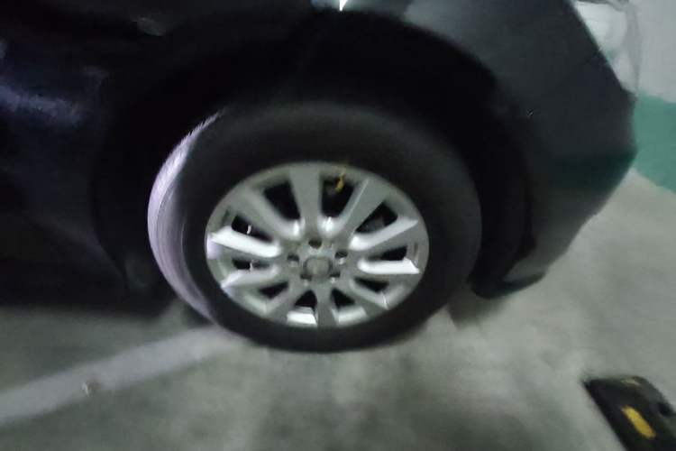 Used Mercedes-Benz R-Class 2011 R 300 L Business Model Right Front Wheel Hub