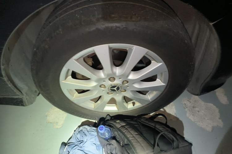 Used Mercedes-Benz R-Class 2011 R 300 L Business Model Right Front Wheel Hub