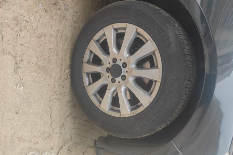 Used Mercedes-Benz R-Class 2011 R 300 L Business Model Right Front Wheel Hub