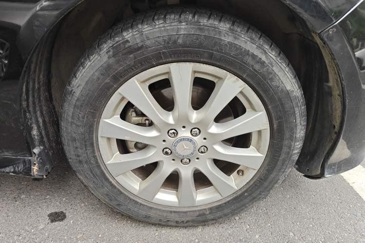Used Mercedes-Benz R-Class 2011 R 300 L Business Model Right Front Wheel Hub