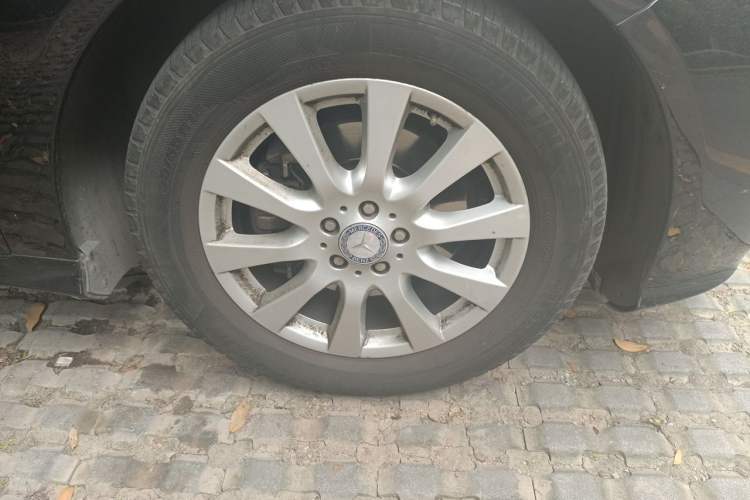 Used Mercedes-Benz R-Class 2011 R 300 L Business Model Right Front Wheel Hub