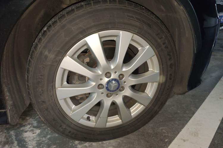 Used Mercedes-Benz R-Class 2011 R 300 L Business Model Right Front Wheel Hub
