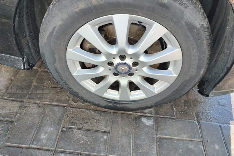 Used Mercedes-Benz R-Class 2011 R 350 L 4MATIC Right Front Wheel Hub