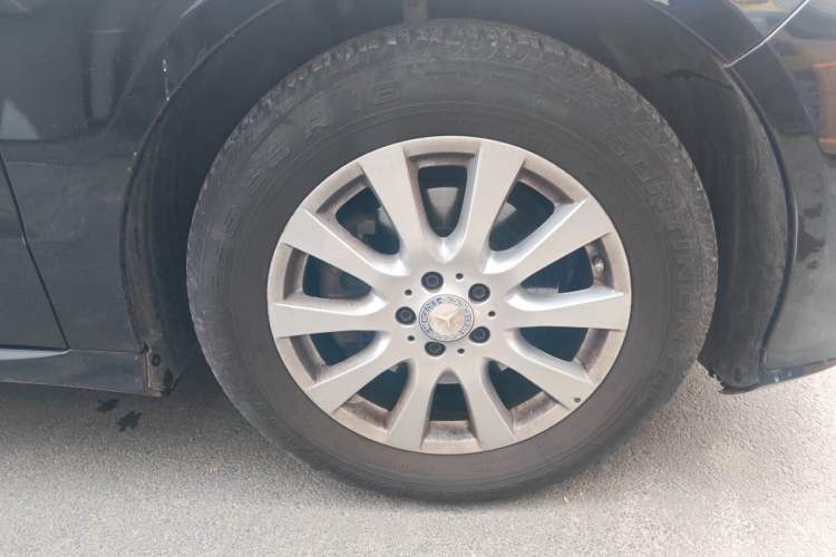 Used Mercedes-Benz R-Class 2011 R 300 L Business Model Right Front Wheel Hub