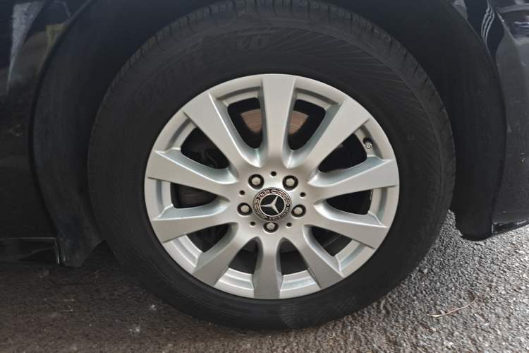 Used Mercedes-Benz R-Class 2011 R 350 L 4MATIC Right Front Wheel Hub
