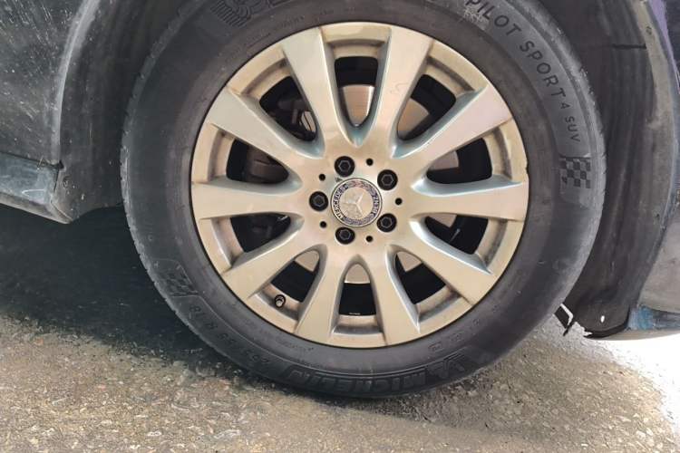 Used Mercedes-Benz R-Class 2011 R 300 L Business Model Right Front Wheel Hub