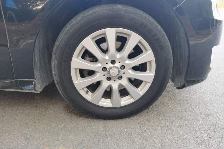 Used Mercedes-Benz R-Class 2011 R 300 L Business Model Right Front Wheel Hub