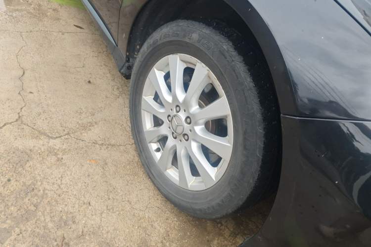 Used Mercedes-Benz R-Class 2011 R 350 L 4MATIC Right Front Wheel Hub