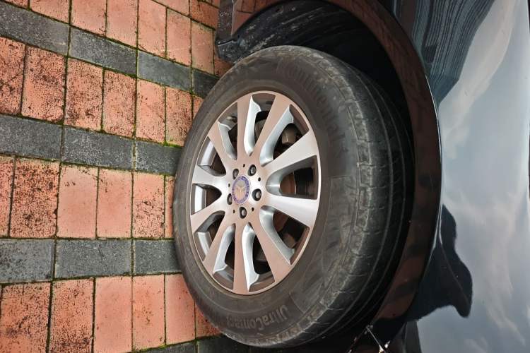 Used Mercedes-Benz R-Class 2011 R 350 L 4MATIC Right Front Wheel Hub
