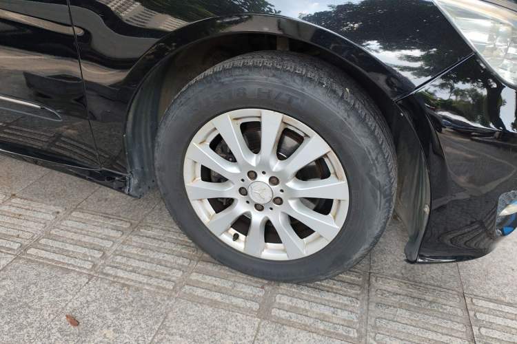 Used Mercedes-Benz R-Class 2011 R 350 L 4MATIC Right Front Wheel Hub