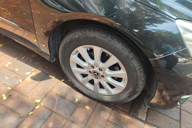 Used Mercedes-Benz R-Class 2011 R 300 L Business Model Right Front Wheel Hub