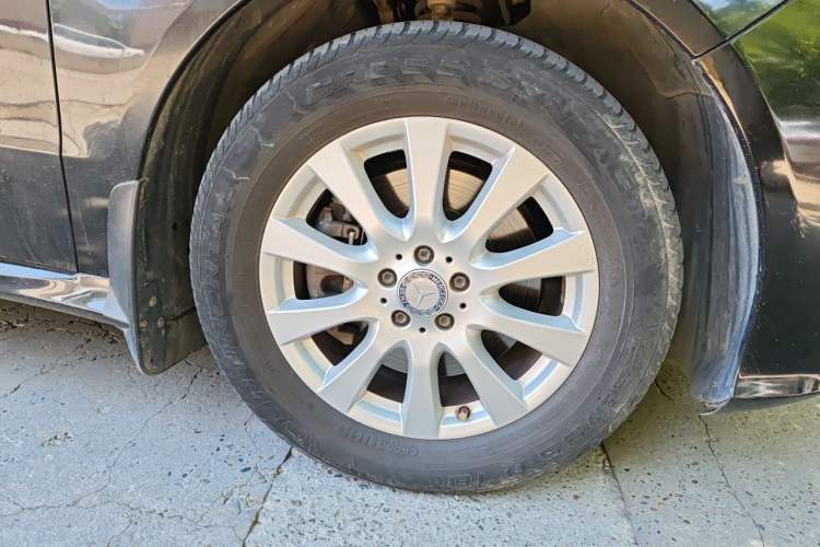 Used Mercedes-Benz R-Class 2011 R 350 L 4MATIC Right Front Wheel Hub