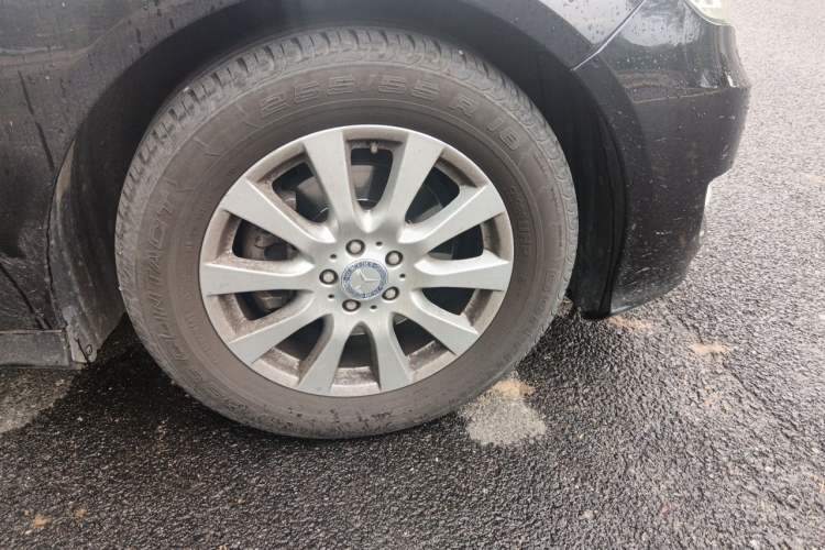 Used Mercedes-Benz R-Class 2011 R 300 L Business Model Right Front Wheel Hub