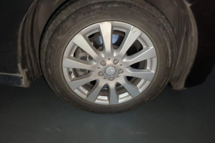 Used Mercedes-Benz R-Class 2011 R 350 L 4MATIC Right Front Wheel Hub
