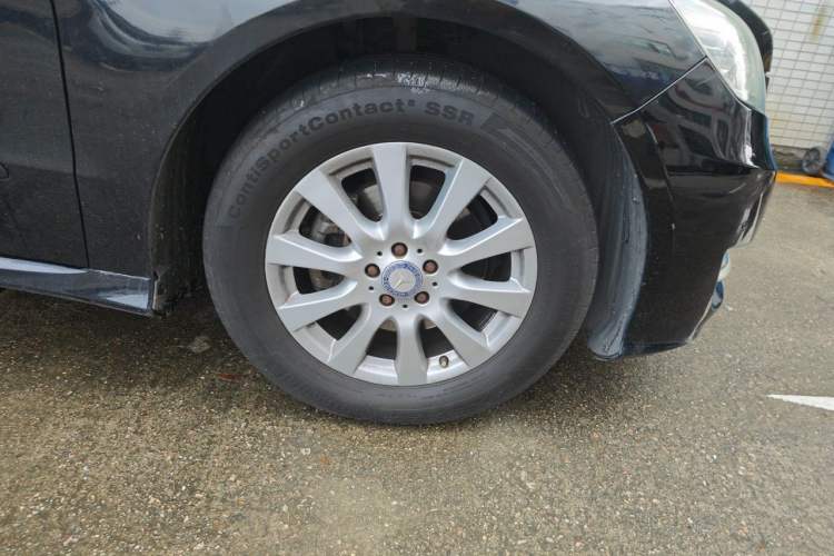 Used Mercedes-Benz R-Class 2011 R 300 L Business Model Right Front Wheel Hub
