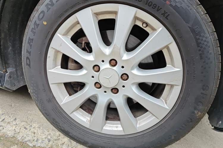 Used Mercedes-Benz R-Class 2011 R 300 L Business Model Right Front Wheel Hub