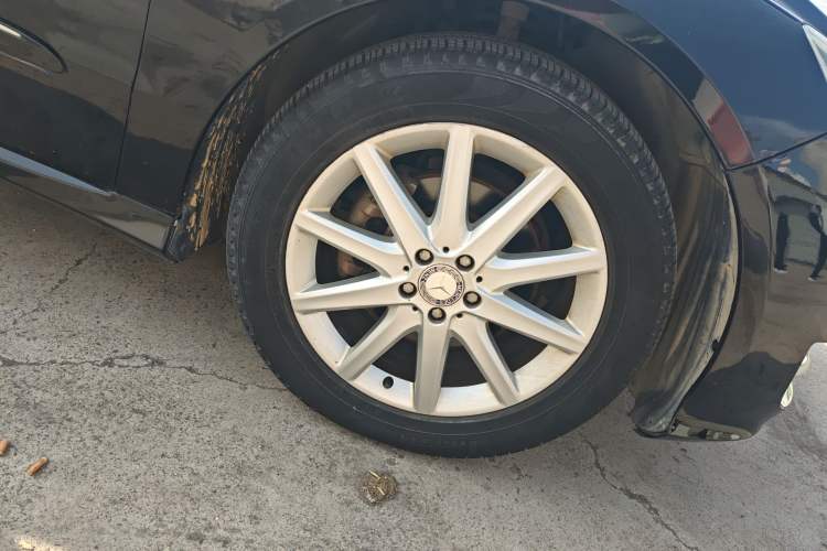Used Mercedes-Benz R-Class 2011 R 350 L 4MATIC Right Front Wheel Hub