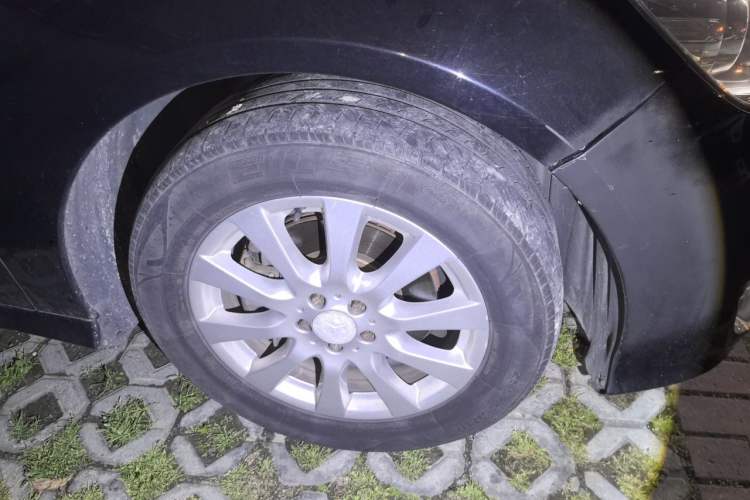 Used Mercedes-Benz R-Class 2011 R 300 L Business Model Right Front Wheel Hub