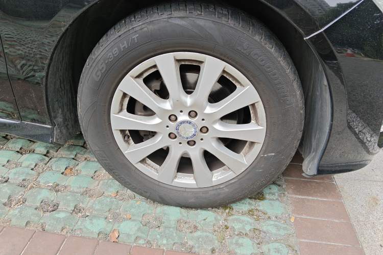 Used Mercedes-Benz R-Class 2011 R 300 L Business Model Right Front Wheel Hub