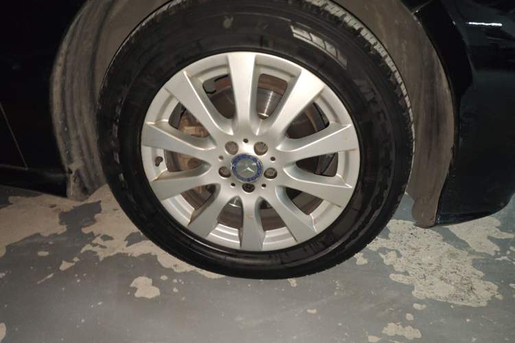 Used Mercedes-Benz R-Class 2011 R 300 L Business Model Right Front Wheel Hub