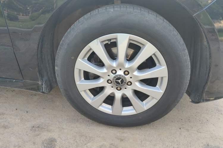 Used Mercedes-Benz R-Class 2011 R 300 L Business Model Right Front Wheel Hub