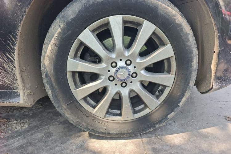 Used Mercedes-Benz R-Class 2011 R 300 L Business Model Right Front Wheel Hub