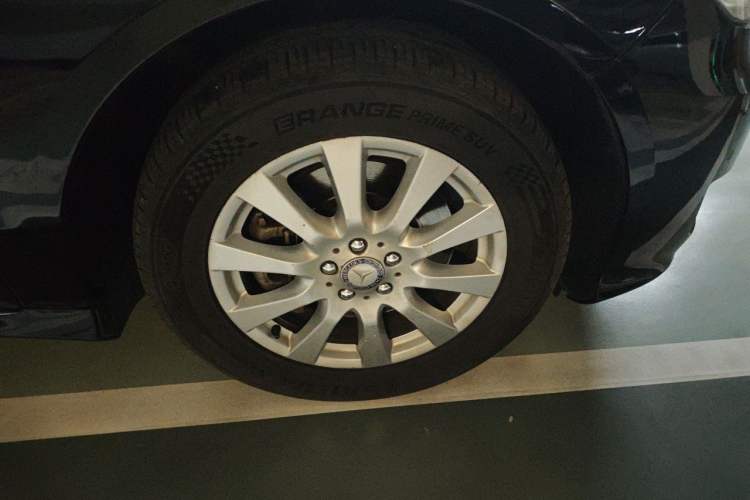 Used Mercedes-Benz R-Class 2011 R 350 L 4MATIC Right Front Wheel Hub