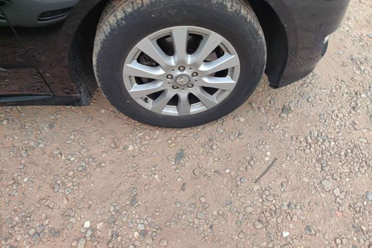 Used Mercedes-Benz R-Class 2011 R 300 L Business Model Right Front Wheel Hub