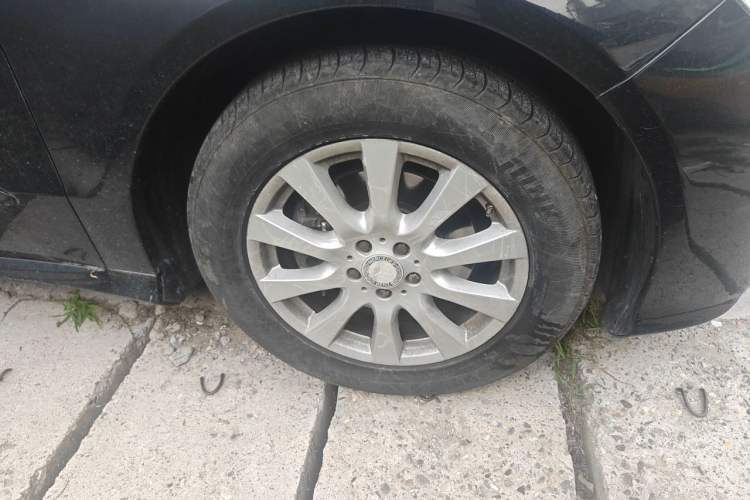 Used Mercedes-Benz R-Class  Right Front Wheel Hub