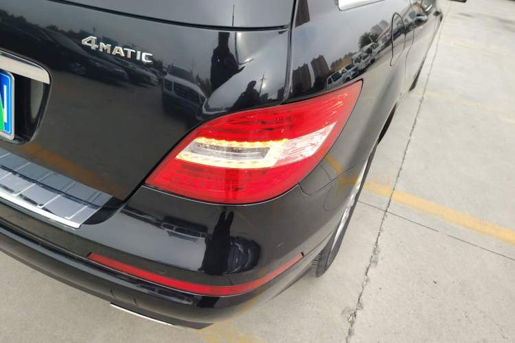 Used Mercedes-Benz R-Class 2011 R 300 L Business Model Right Rear Taillight