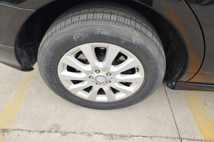 Used Mercedes-Benz R-Class 2011 R 300 L Business Model Right Rear Wheel Hub