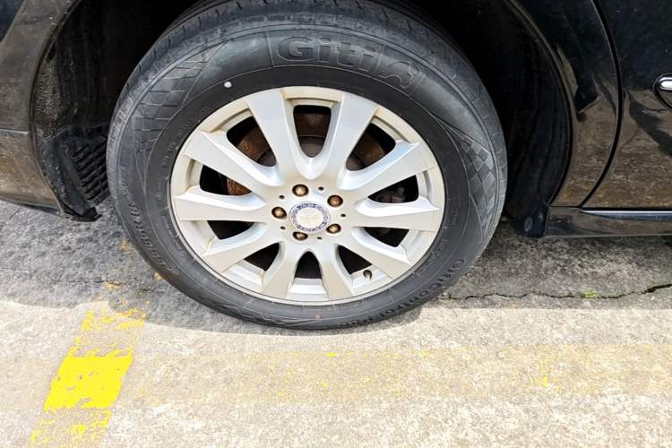 Used Mercedes-Benz R-Class 2011 R 300 L Business Model Right Rear Wheel Hub