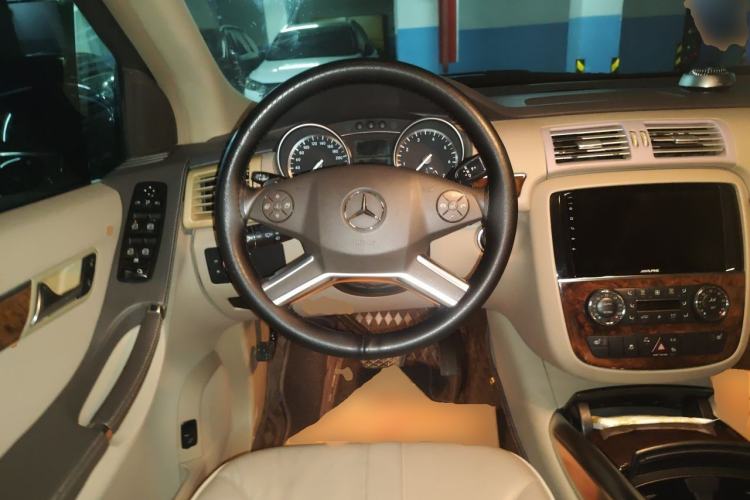 Used Mercedes-Benz R-Class 2011 R 350 L 4MATIC Steering Wheel