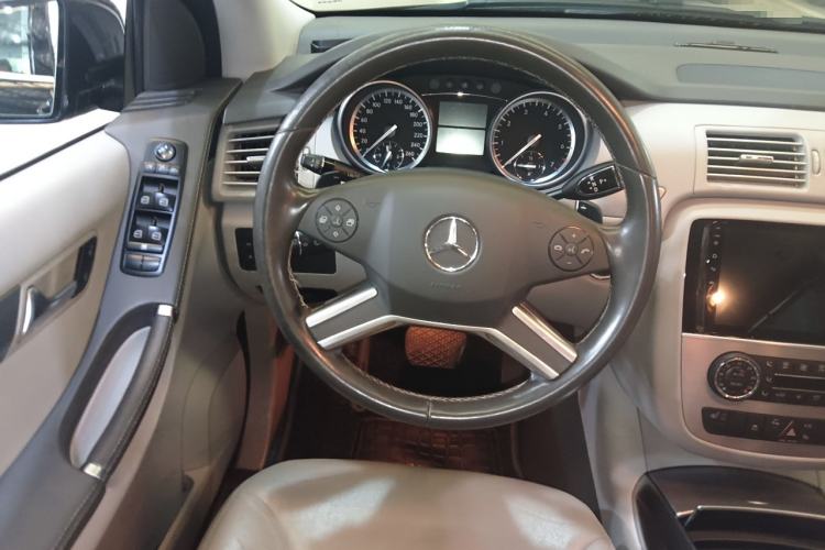 Used Mercedes-Benz R-Class 2011 R 300 L Business Model Steering Wheel