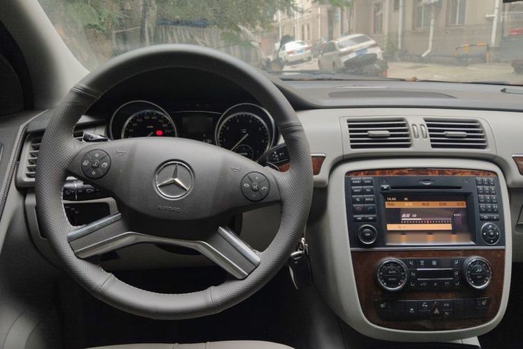 Used Mercedes-Benz R-Class 2011 R 300 L Business Model Steering Wheel