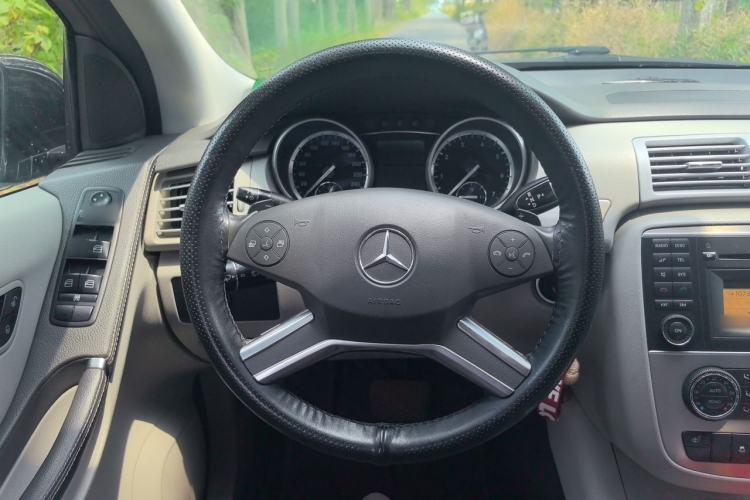Used Mercedes-Benz R-Class 2011 R 300 L Business Model Steering Wheel