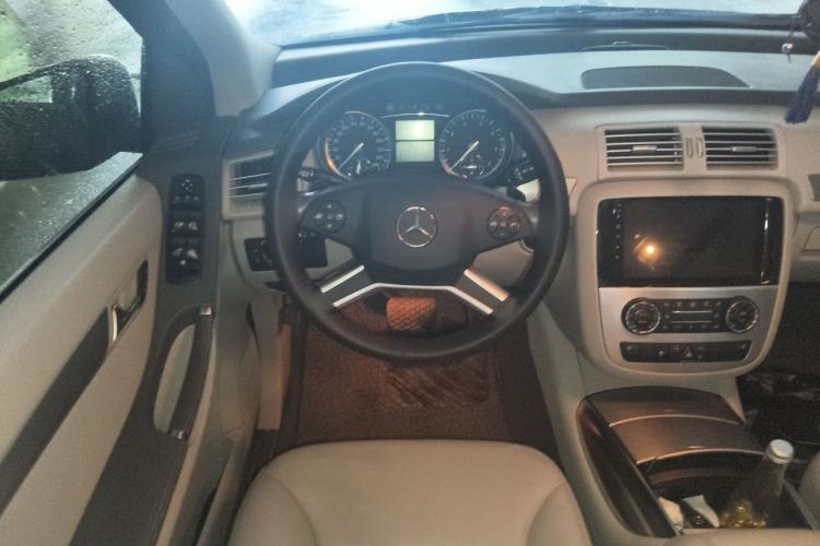 Used Mercedes-Benz R-Class 2011 R 300 L Business Model Steering Wheel