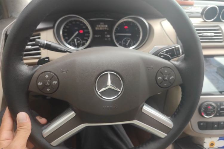 Used Mercedes-Benz R-Class 2011 R 300 L Business Model Steering Wheel