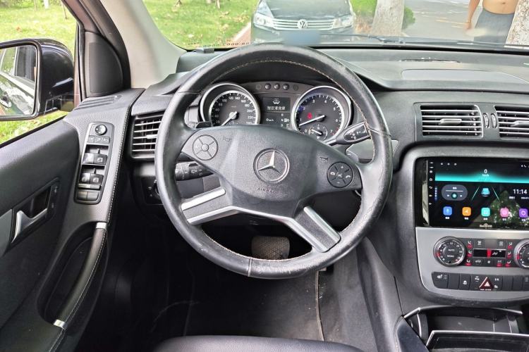 Used Mercedes-Benz R-Class 2011 R 300 L Business Model Steering Wheel