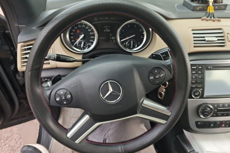 Used Mercedes-Benz R-Class 2011 R 300 L Business Model Steering Wheel