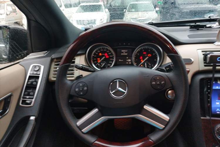 Used Mercedes-Benz R-Class 2011 R 350 L 4MATIC Steering Wheel
