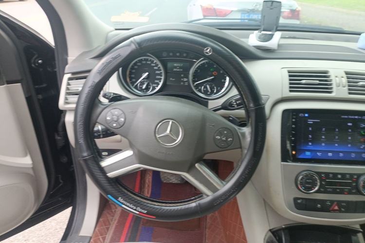 Used Mercedes-Benz R-Class 2011 R 300 L Business Model Steering Wheel
