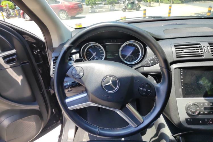 Used Mercedes-Benz R-Class 2011 R 300 L Business Model Steering Wheel