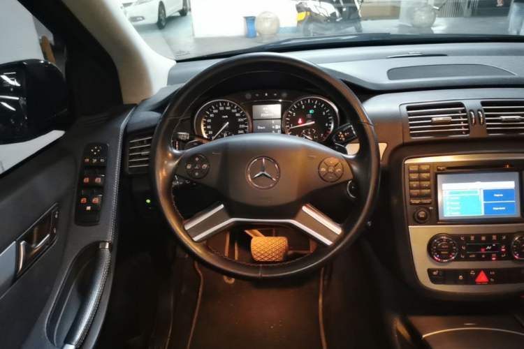 Used Mercedes-Benz R-Class 2011 R 300 L Business Model Steering Wheel