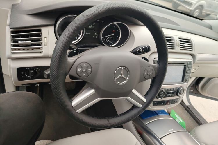 Used Mercedes-Benz R-Class 2011 R 300 L Business Model Steering Wheel