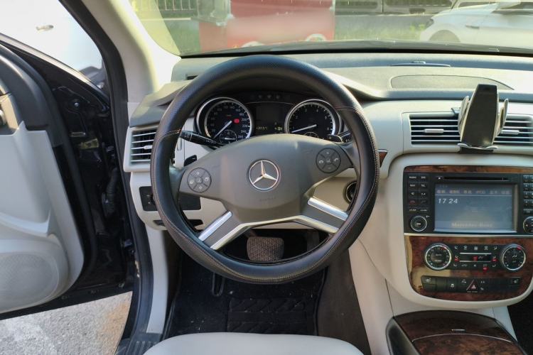 Used Mercedes-Benz R-Class 2011 R 300 L Business Model Steering Wheel