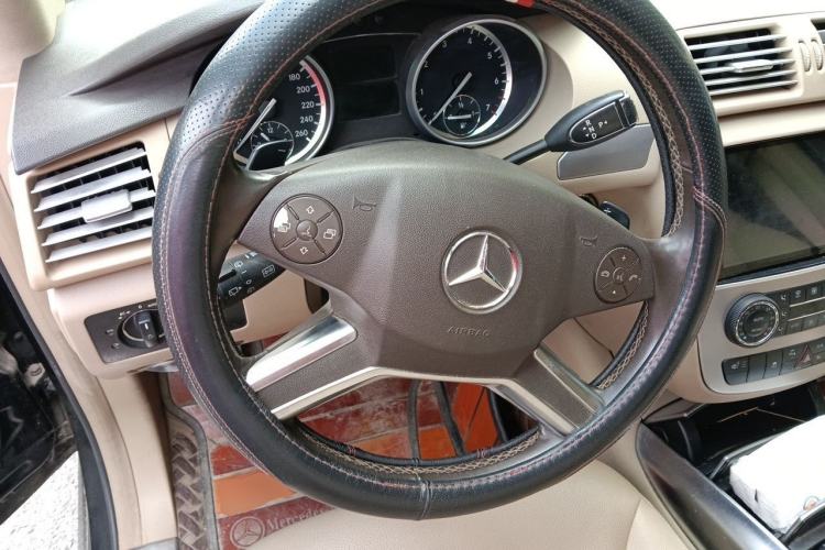 Used Mercedes-Benz R-Class 2011 R 300 L Business Model Steering Wheel